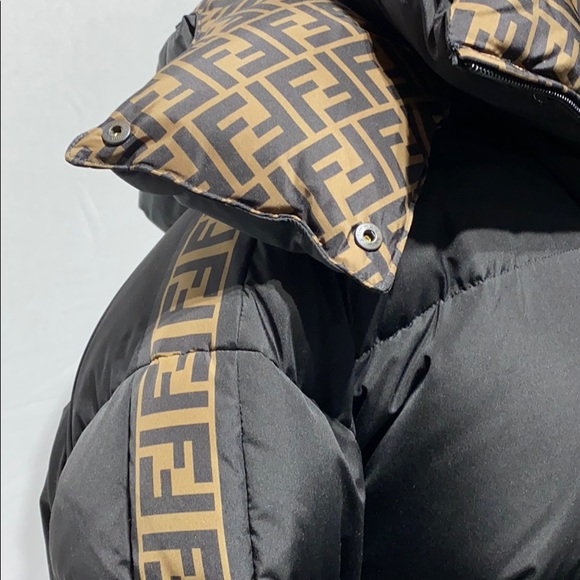 ❌SOLD ❌.  Size-S Fendi Reversible printed down jacket - Picture 6 of 13